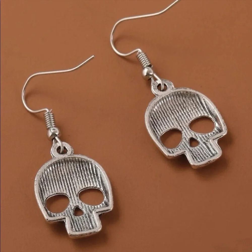 SKULL Earrings - Picture 4 of 4